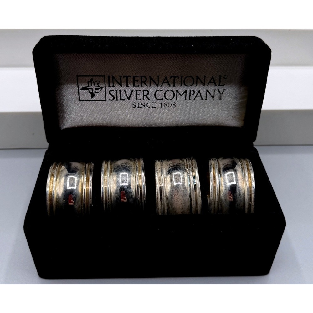 International Silver Company Silver Plated Napkin Rings Set of 4 with Velvet Box